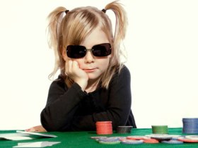 girl-playing-poker-lg-3804742